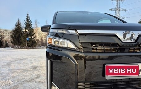 Toyota Voxy III, 2017 год, 2 150 000 рублей, 7 фотография