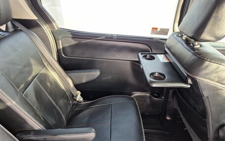 Toyota Voxy III, 2017 год, 2 150 000 рублей, 17 фотография