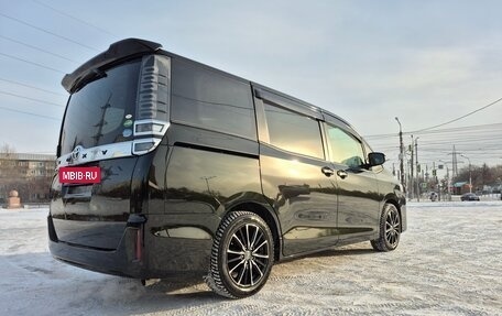 Toyota Voxy III, 2017 год, 2 150 000 рублей, 19 фотография