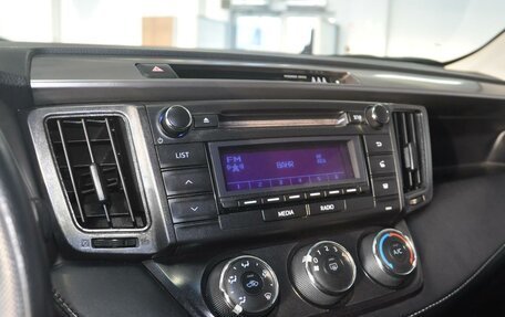 Toyota RAV4, 2017 год, 2 320 000 рублей, 10 фотография