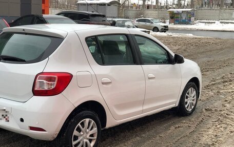 Renault Sandero II рестайлинг, 2019 год, 900 000 рублей, 2 фотография