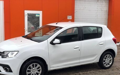 Renault Sandero II рестайлинг, 2019 год, 900 000 рублей, 3 фотография