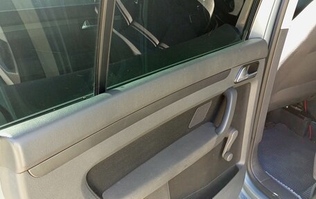 Volkswagen Touran III, 2007 год, 704 000 рублей, 4 фотография