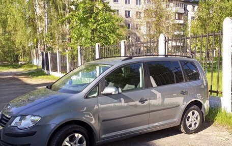 Volkswagen Touran III, 2007 год, 704 000 рублей, 2 фотография