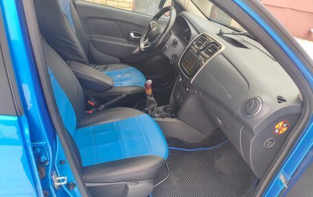 Renault Logan II, 2019 год, 950 000 рублей, 13 фотография