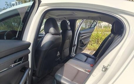 Mazda 3, 2022 год, 1 800 000 рублей, 13 фотография