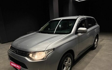 Mitsubishi Outlander III рестайлинг 3, 2012 год, 1 480 000 рублей, 4 фотография