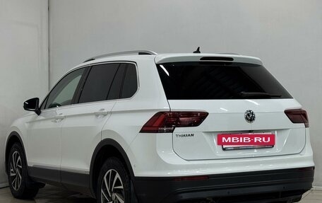 Volkswagen Tiguan II, 2018 год, 1 999 000 рублей, 3 фотография