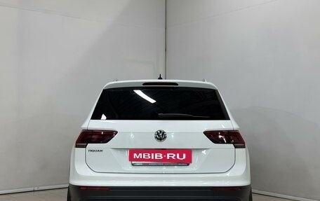Volkswagen Tiguan II, 2018 год, 1 999 000 рублей, 4 фотография