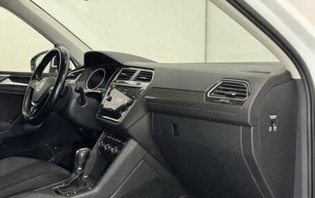 Volkswagen Tiguan II, 2018 год, 1 999 000 рублей, 13 фотография