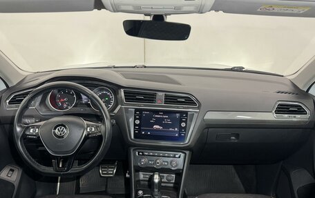 Volkswagen Tiguan II, 2018 год, 1 999 000 рублей, 14 фотография