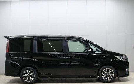 Honda Stepwgn IV, 2021 год, 2 050 000 рублей, 2 фотография