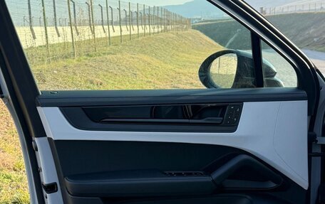 Porsche Cayenne III, 2025 год, 18 700 000 рублей, 9 фотография