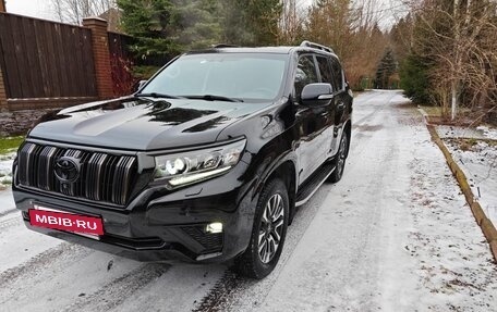 Toyota Land Cruiser Prado 150 рестайлинг 2, 2021 год, 7 500 000 рублей, 3 фотография
