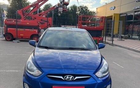 Hyundai Solaris II рестайлинг, 2013 год, 700 000 рублей, 1 фотография