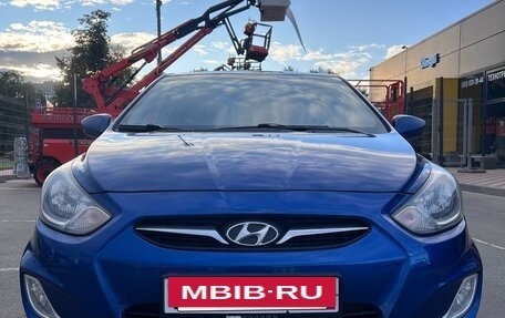 Hyundai Solaris II рестайлинг, 2013 год, 700 000 рублей, 4 фотография