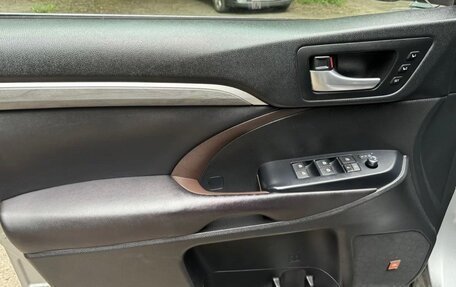 Toyota Highlander III, 2017 год, 3 890 000 рублей, 5 фотография