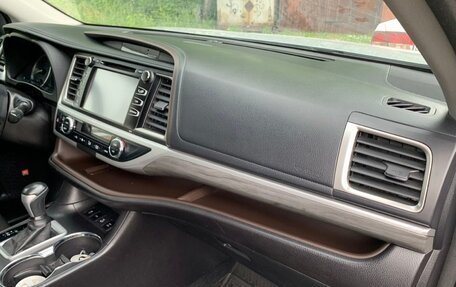 Toyota Highlander III, 2017 год, 3 890 000 рублей, 13 фотография