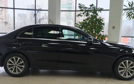 Mercedes-Benz E-Класс, 2019 год, 2 375 000 рублей, 4 фотография