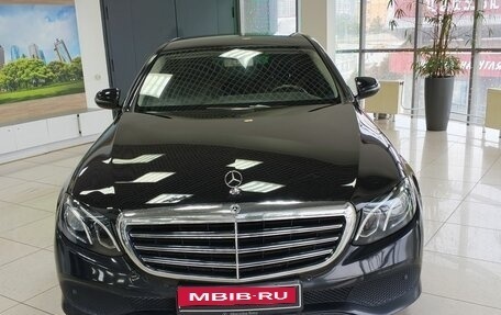Mercedes-Benz E-Класс, 2019 год, 2 375 000 рублей, 2 фотография