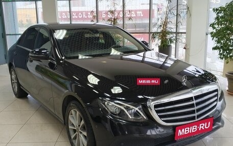 Mercedes-Benz E-Класс, 2019 год, 2 375 000 рублей, 3 фотография