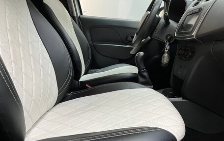 Renault Logan II, 2018 год, 890 000 рублей, 15 фотография