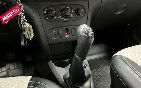 Renault Logan II, 2018 год, 890 000 рублей, 13 фотография