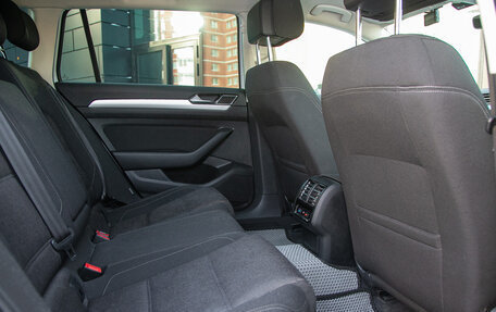 Volkswagen Passat B8 рестайлинг, 2015 год, 1 359 000 рублей, 17 фотография