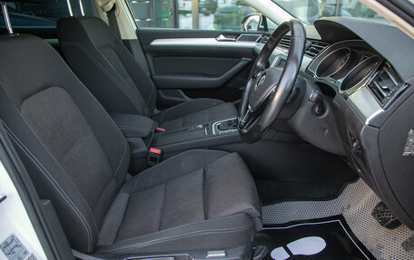 Volkswagen Passat B8 рестайлинг, 2015 год, 1 359 000 рублей, 15 фотография