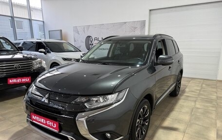 Mitsubishi Outlander III рестайлинг 3, 2022 год, 2 800 000 рублей, 1 фотография