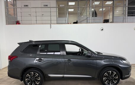 Mitsubishi Outlander III рестайлинг 3, 2022 год, 2 800 000 рублей, 10 фотография