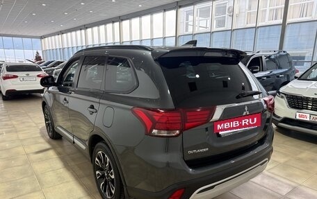 Mitsubishi Outlander III рестайлинг 3, 2022 год, 2 800 000 рублей, 5 фотография