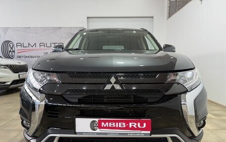 Mitsubishi Outlander III рестайлинг 3, 2022 год, 2 800 000 рублей, 4 фотография