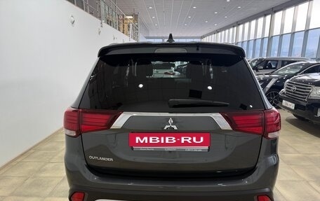 Mitsubishi Outlander III рестайлинг 3, 2022 год, 2 800 000 рублей, 7 фотография