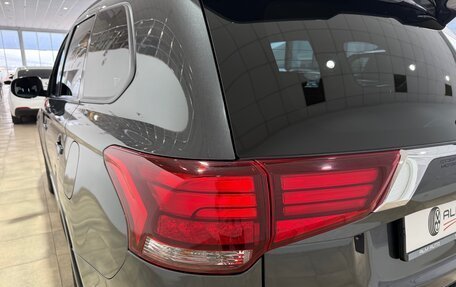 Mitsubishi Outlander III рестайлинг 3, 2022 год, 2 800 000 рублей, 14 фотография