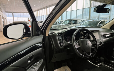 Mitsubishi Outlander III рестайлинг 3, 2022 год, 2 800 000 рублей, 15 фотография