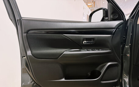 Mitsubishi Outlander III рестайлинг 3, 2022 год, 2 800 000 рублей, 27 фотография