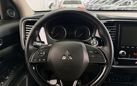 Mitsubishi Outlander III рестайлинг 3, 2022 год, 2 800 000 рублей, 21 фотография