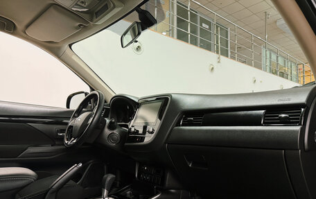 Mitsubishi Outlander III рестайлинг 3, 2022 год, 2 800 000 рублей, 19 фотография