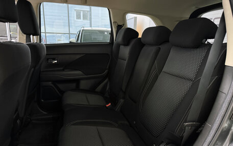 Mitsubishi Outlander III рестайлинг 3, 2022 год, 2 800 000 рублей, 22 фотография