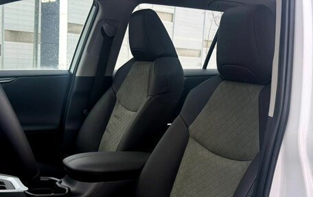 Toyota RAV4, 2025 год, 4 390 000 рублей, 19 фотография