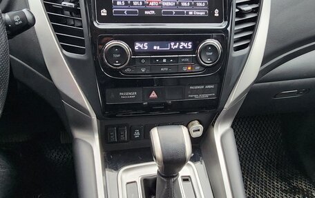 Mitsubishi Pajero Sport III рестайлинг, 2018 год, 3 250 000 рублей, 6 фотография