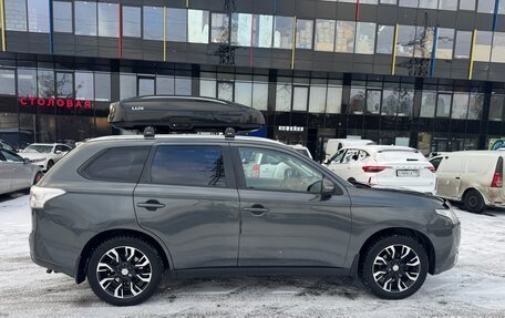 Mitsubishi Outlander III рестайлинг 3, 2013 год, 1 150 000 рублей, 4 фотография