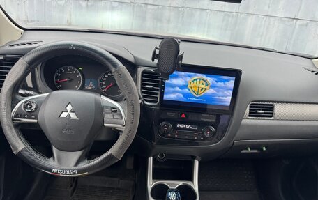 Mitsubishi Outlander III рестайлинг 3, 2013 год, 1 150 000 рублей, 10 фотография