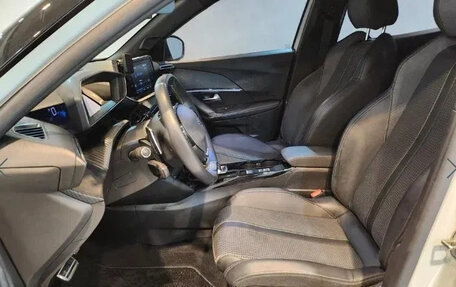 Peugeot 2008 II, 2021 год, 1 700 000 рублей, 6 фотография