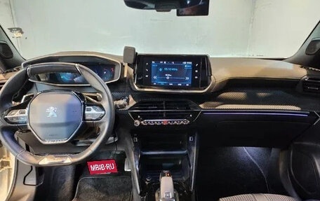 Peugeot 2008 II, 2021 год, 1 700 000 рублей, 8 фотография