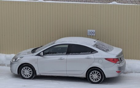 Hyundai Solaris II рестайлинг, 2013 год, 850 000 рублей, 2 фотография