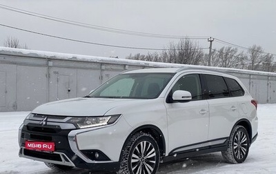 Mitsubishi Outlander III рестайлинг 3, 2018 год, 2 120 000 рублей, 1 фотография