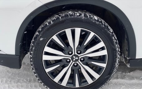 Mitsubishi Outlander III рестайлинг 3, 2018 год, 2 120 000 рублей, 10 фотография