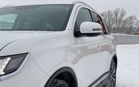 Mitsubishi Outlander III рестайлинг 3, 2018 год, 2 120 000 рублей, 9 фотография